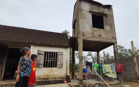 Tăng hỗ trợ cho người nghèo xây nhà chống lũ