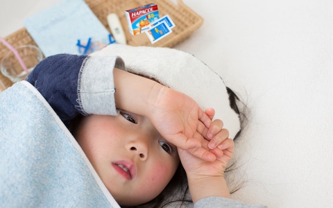 Con 24 tháng tiêm phòng 25 mũi: Mẹ lo nhất khi con sốt!