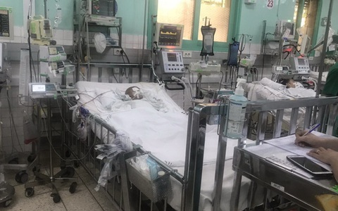 Cháu bé bị đâm kéo xuyên mắt: Khởi tố vụ án, tạm giữ hình sự dượng rể