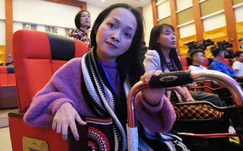 Những 'vầng trăng khuyết' tỏa sáng 'theo cách riêng mình'