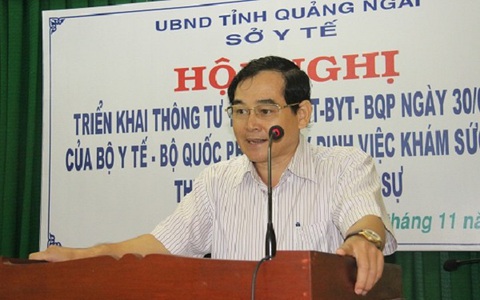 Phóng viên hỏi về corona, giám đốc sở 'đá' cho cấp phó, cấp phó 'đá' lại