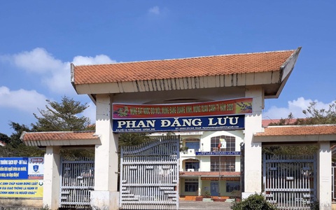 Học sinh cấp III cho vay nặng lãi trong trường