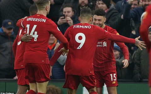 Đè bẹp Southampton, Liverpool bỏ xa Man City 22 điểm