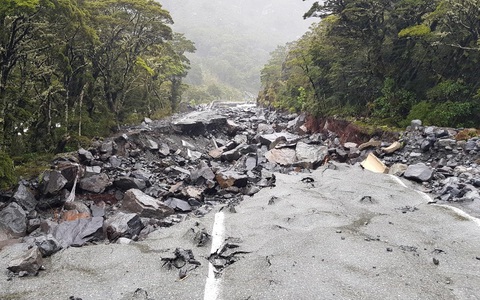 New Zealand: Hàng nghìn cư dân ở đảo Nam phải đi sơ tán do ngập lụt