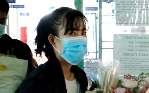 Nữ lễ tân từng nhiễm virus corona: Sức khỏe tôi tốt nhưng buồn vì bị xa lánh