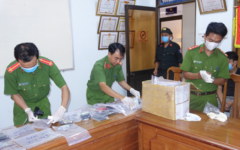Triệt xóa sới bạc khủng giữa khuya ở An Giang, tạm giữ 31 con bạc