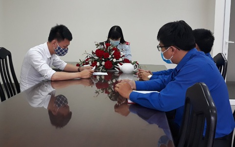 Cào phím viết còm 'Có mấy đứa trốn ra ngoài luôn rồi', nộp phạt 10 triệu