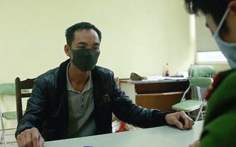 Khởi tố người vứt 14 thùng phuy chất thải nguy hại xuống sông Hồng