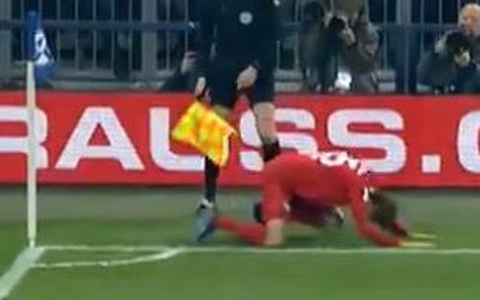 Xem quả phạt góc 'dở chưa từng thấy' của Thomas Muller ở Cúp quốc gia Đức