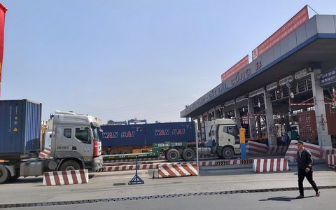 Nguyên liệu sản xuất nhập về TP.HCM giảm mạnh