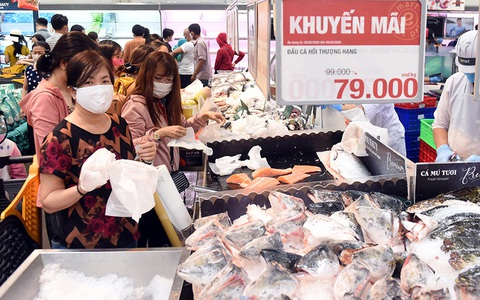 Hàng hóa dồi dào, siêu thị, ngân hàng vẫn mở cửa