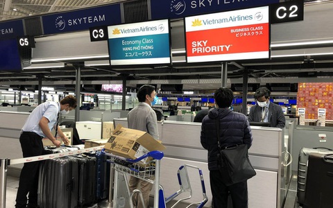Hàng chục người Việt 'mắc kẹt' ở Narita hơn 10 ngày được đưa về nước