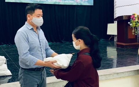 Trọng Tấn, Đăng Dương, Tấn Minh trao 7 tấn gạo cho 1.305 gia đình khó khăn