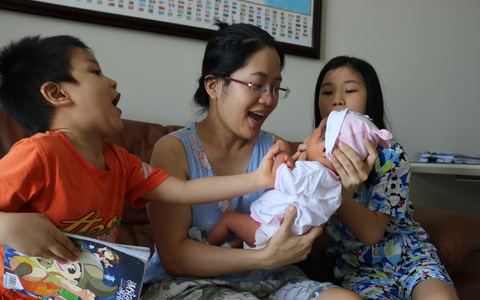 'Cảm ơn các cán bộ đã tận tâm giúp đỡ cư dân chúng tôi trong thời gian cách ly'