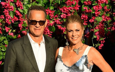 Vợ chồng Tom Hanks hiến huyết tương tạo vắc-xin chống corona