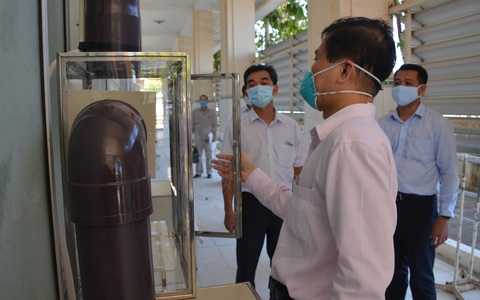 EVNGENCO3 trao tặng phòng cách ly áp lực âm cho tỉnh Bình Thuận