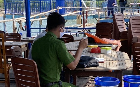 Điều tra vụ côn đồ lái tàu chở hàng đâm trực diện vào nhà hàng bè nổi