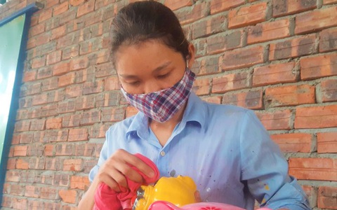 Cô gái trẻ làm sống dậy tuổi thơ qua những chú heo đất