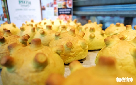 Làm bánh burger hình virus corona để 'ăn cả nỗi sợ'