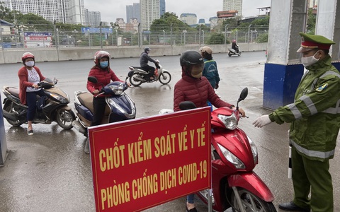 Bị từ chối qua cổng làng vì 'em vào nhà người quen nhưng... không nhớ tên'