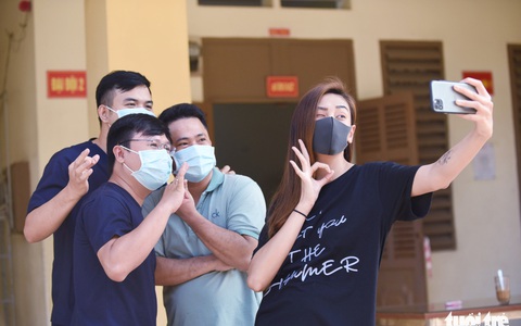 TP.HCM: 1.400 người hoàn thành cách ly được về nhà