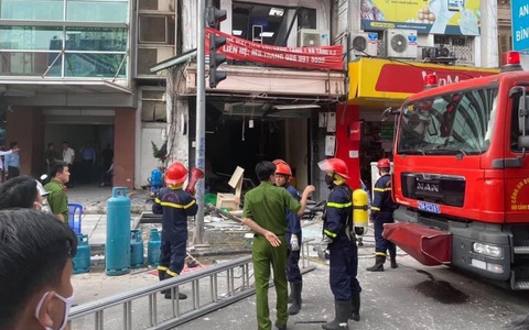 Nổ bình gas nhà hàng gà rán, 3 người nhập viện