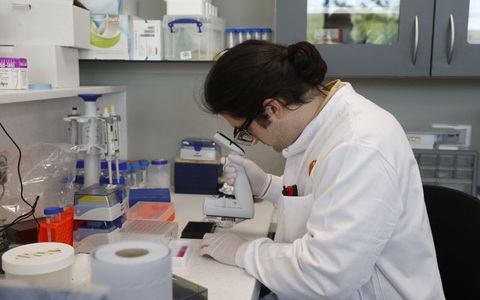 Giải mã gen hàng ngàn bệnh nhân COVID-19 để tìm 'bí mật' của virus corona