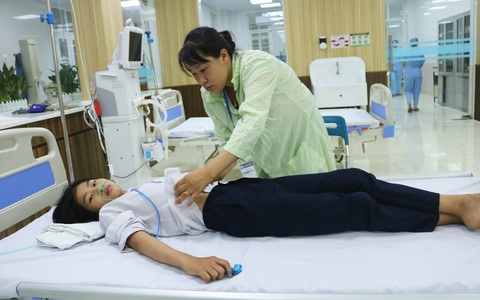 Nhiều học sinh nhập viện sau khi uống nước giải khát