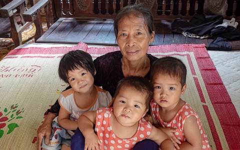 4 chiếc bóng bên đời