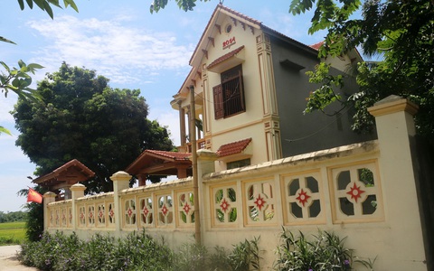 Xử lý cán bộ để người thân trong 'sổ cận nghèo'