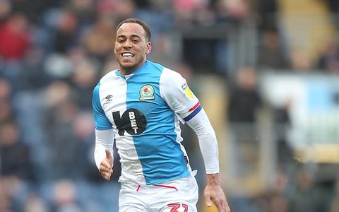 Đội trưởng của Blackburn và 2 cầu thủ Fulham dương tính với COVID-19
