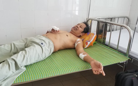 Tranh cãi vì tiếng nẹt pô, ông thương binh già bị hàng xóm chém trọng thương