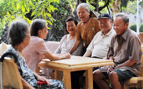 Cẩn trọng khi người già té