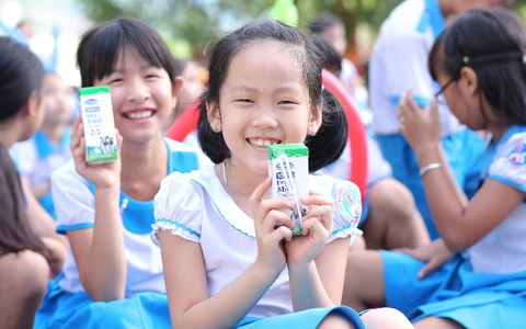 Vinamilk tặng quà 1-6 đặc biệt đến với trẻ em Quảng Nam