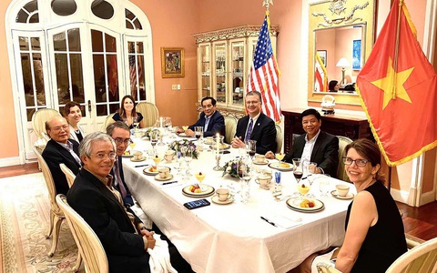 4 vị nguyên đại sứ VN ở Washington DC ăn tối với Đại sứ Mỹ tại VN Daniel Kritenbrink