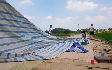 Dân dỡ lều, bãi rác Nam Sơn mở cửa trở lại