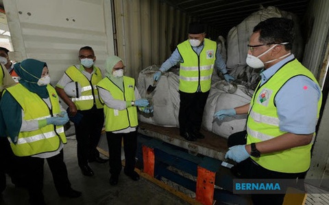 Malaysia chưng hửng với 110 container 'kẽm đặc' là bụi lò thép độc hại