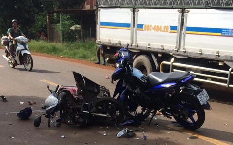 4 người thiệt mạng vì lái xe quá nhanh, tông trực diện