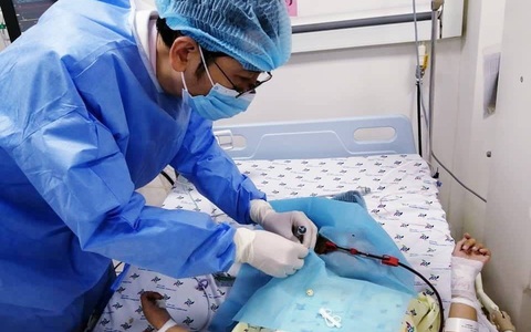 Cứu sống ngoạn mục bé gái khiếm thính, động kinh và suy thận giai đoạn cuối
