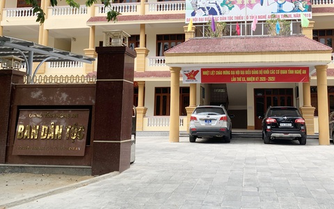Khởi tố 4 bị can vụ 'xây "biệt thự" chuồng bò với giá 236 triệu đồng/cái'