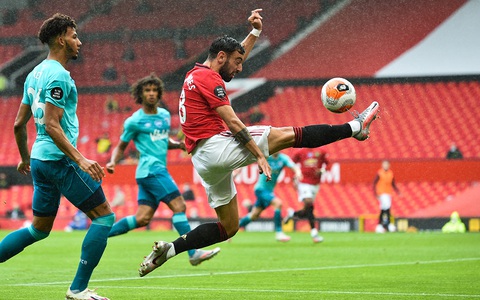 'Quỷ đỏ' thăng hoa băng băng vào top 4, có cơ hội giành Europa League và cúp FA
