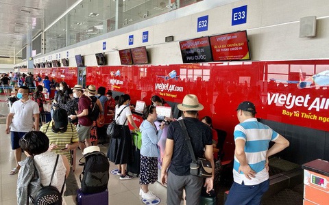 Chuẩn bị về nhà ăn Tết, lo gì xách nặng