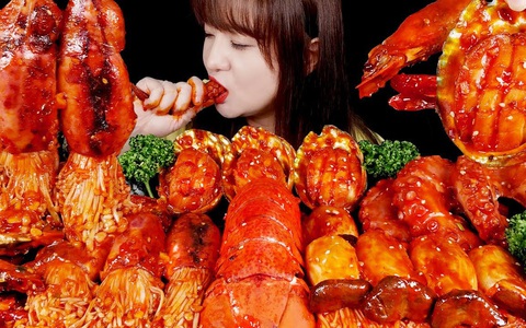 Vì sao Trung Quốc ngăn chặn mukbang - loại video ăn uống thừa thãi ê hề?