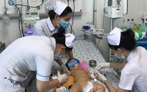 Cứu sống bé gái 9 tháng tuổi bị giật điện nguy kịch