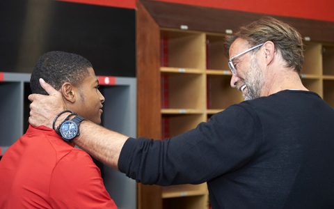 Tung cầu thủ trẻ vào sân, đòn gây sức ép của Klopp?