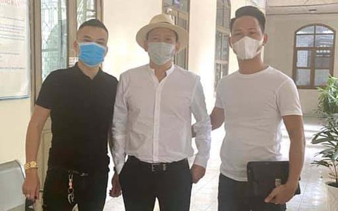 Sống thật được đánh đồng với việc văng tục mọi lúc mọi nơi?