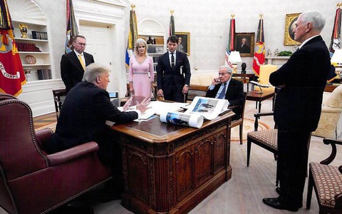 Tổng thống Trump khoe 'ảnh ngầu' là ảnh gì?