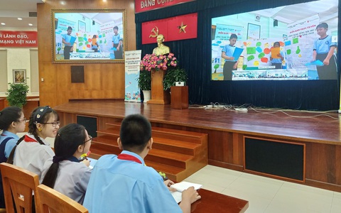 Học sinh than cơm bán trú 'không có gì thay đổi' từ năm này sang năm khác