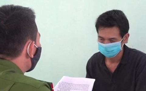 Bắt quả tang cán bộ dự án quỹ đất nhận hàng chục triệu đồng của dân