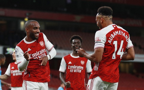 Arsenal suýt khóc hận ở sân nhà nhưng vẫn có trận thắng thứ 2 liên tiếp